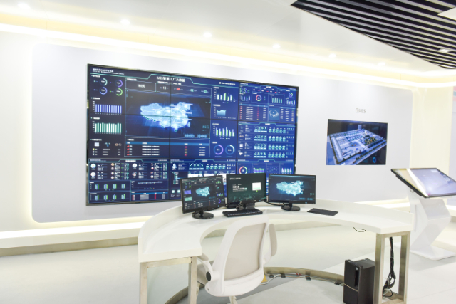 服务通过AI算法匹配客资的消费能力、皮肤状态、到店距离等维度