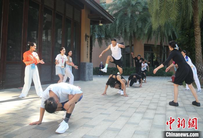 云南民族传统体育蓬勃发展：以迪庆端午赛马节