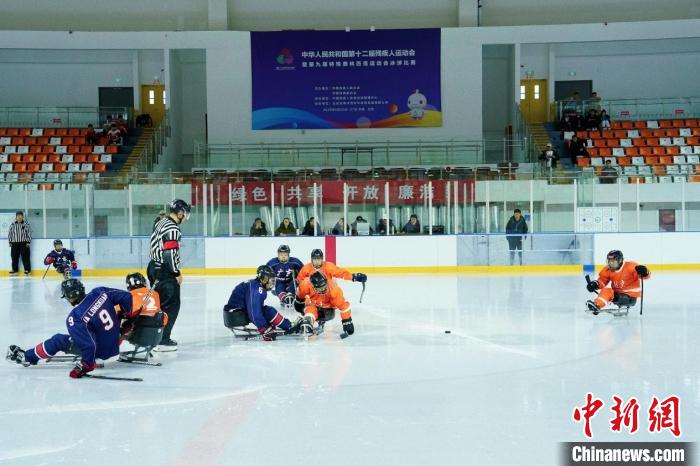 本次残特奥会冰球项目在北京开赛，65名运动员参
