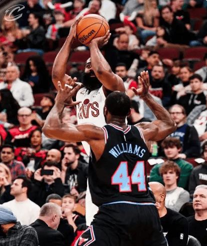 哈登36+9+7率骑士客场掀翻公牛，两连胜迎东部第