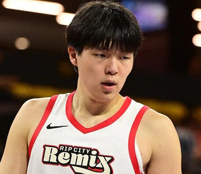 杨瀚森两双难救主 撕裂之城背靠背遭快船双杀