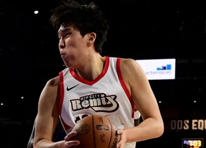 杨瀚森两双难救主 撕裂之城背靠背遭快船双杀