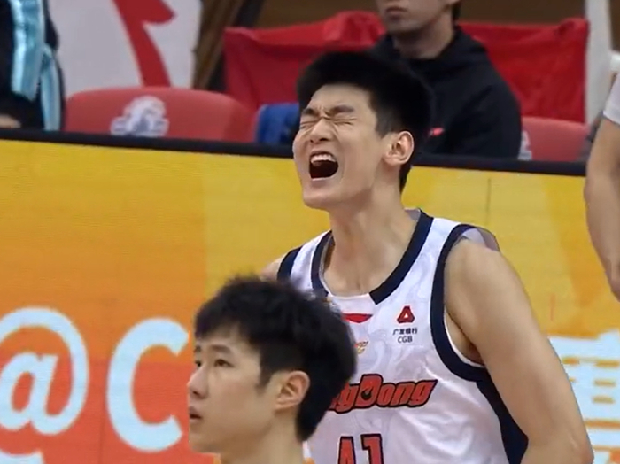 广东18岁新星王洪泽力挽狂澜，率队逆转青岛