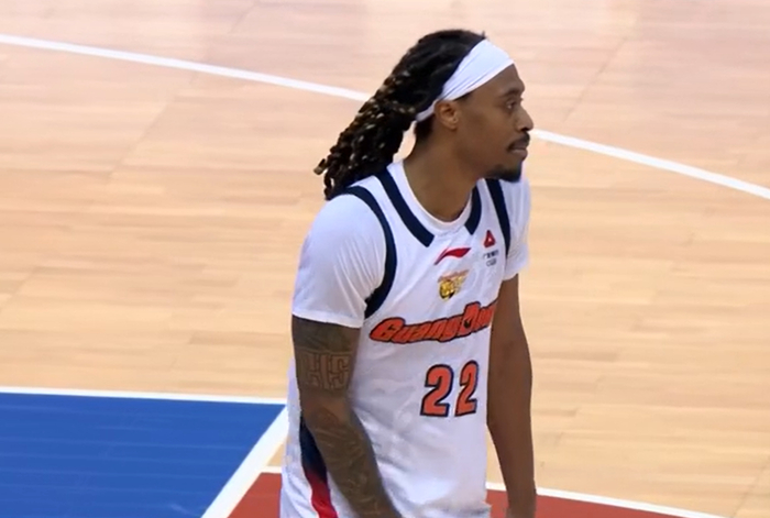 广东18岁新星王洪泽力挽狂澜，率队逆转青岛