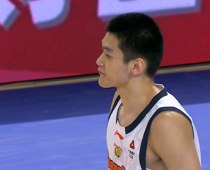 广东18岁新星王洪泽力挽狂澜，率队逆转青岛