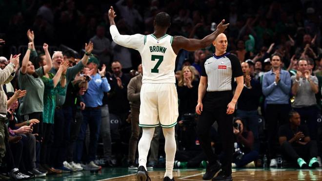凯尔特人首战大胜76人 球迷喊我们要波士顿嘲讽
